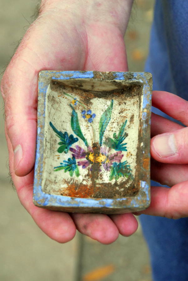 Small decorative dish 